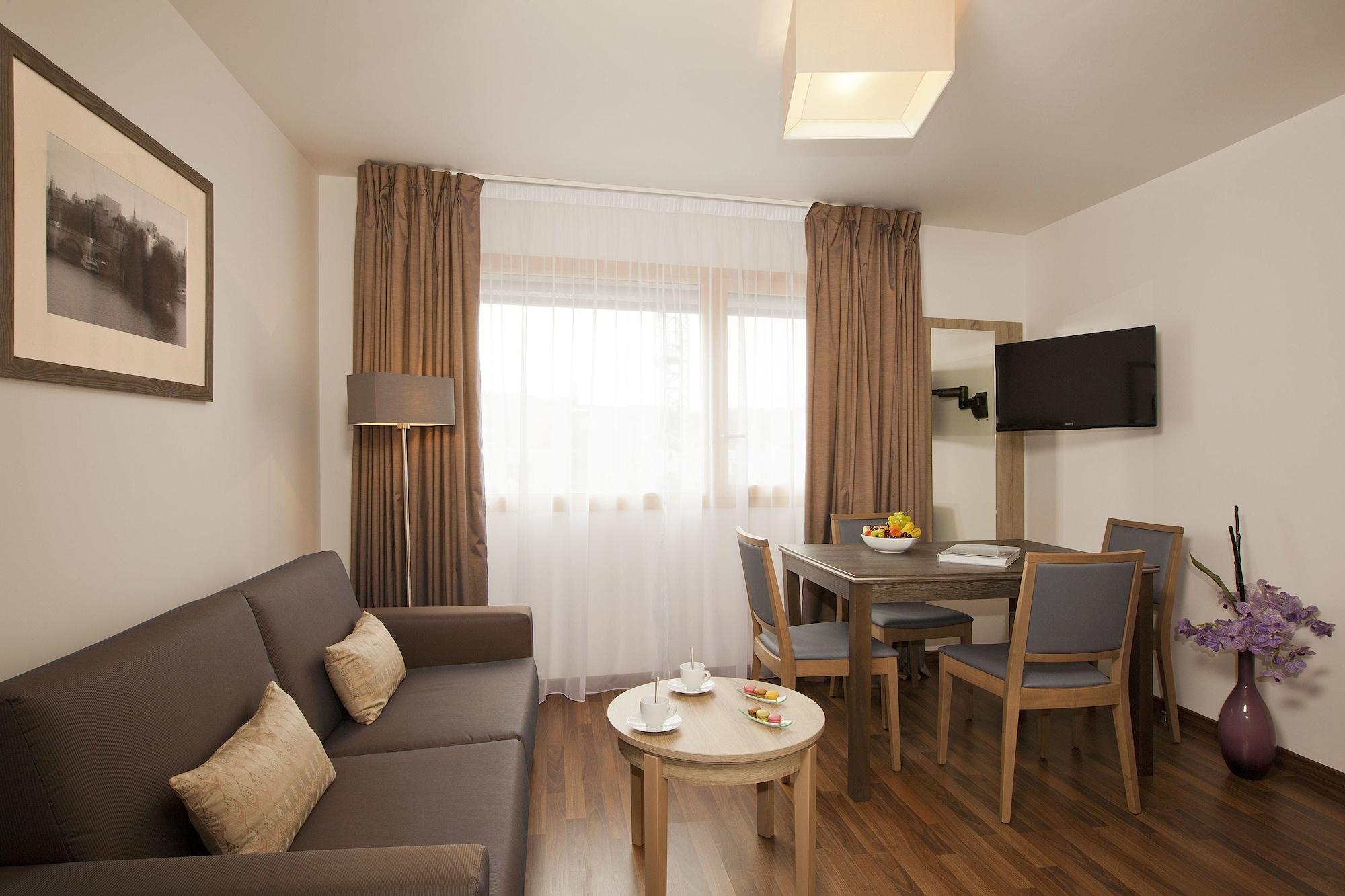 Residhome Paris Les Moulineaux Aparthotel 4*