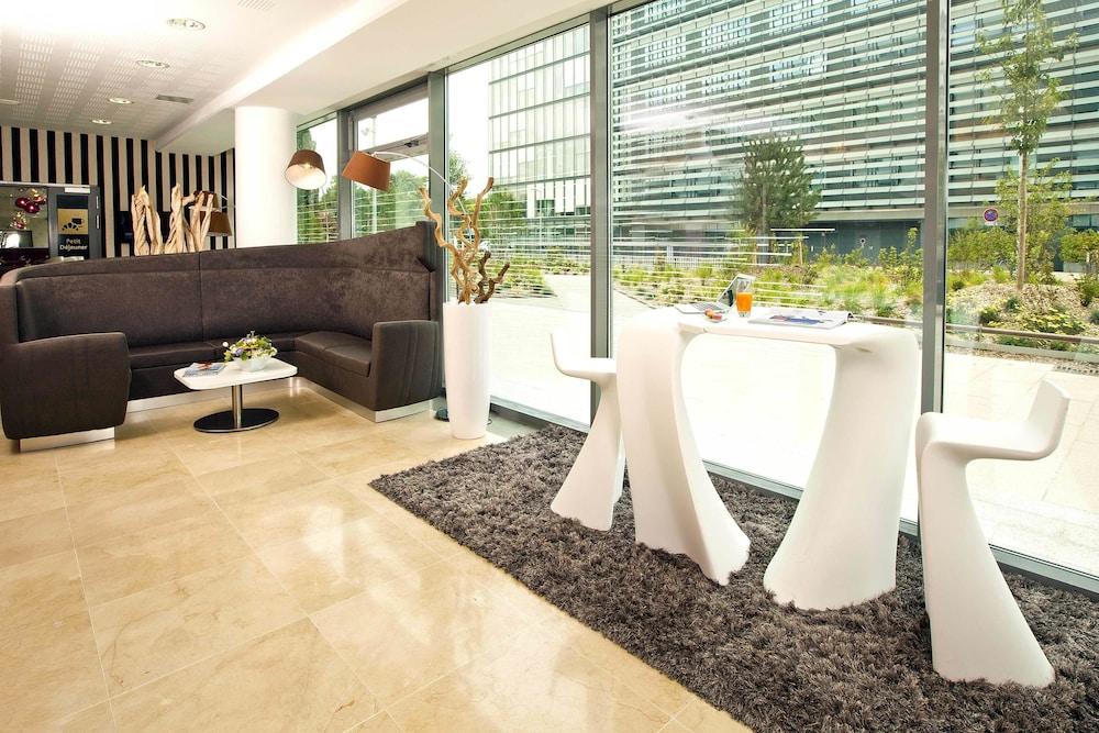 Aparthotel Residhome Paris Les Moulineaux 4*
